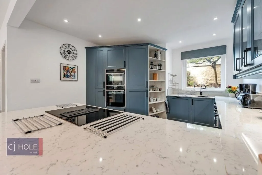 5 bedroom detached house for rent