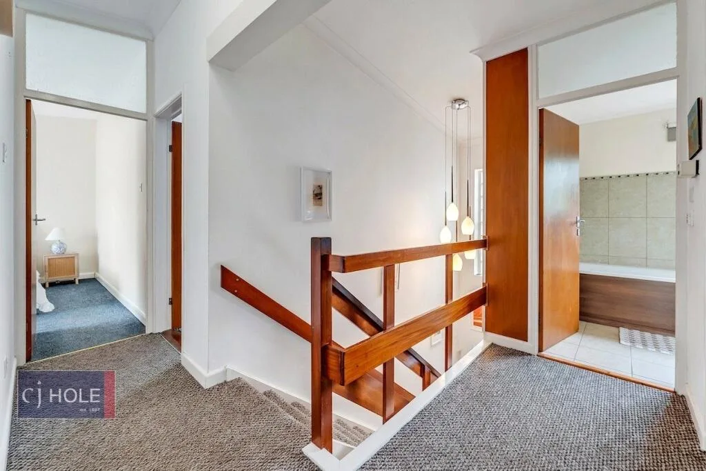 5 bedroom detached house for rent