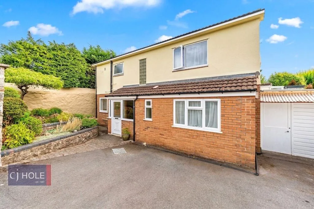 5 bedroom detached house for rent