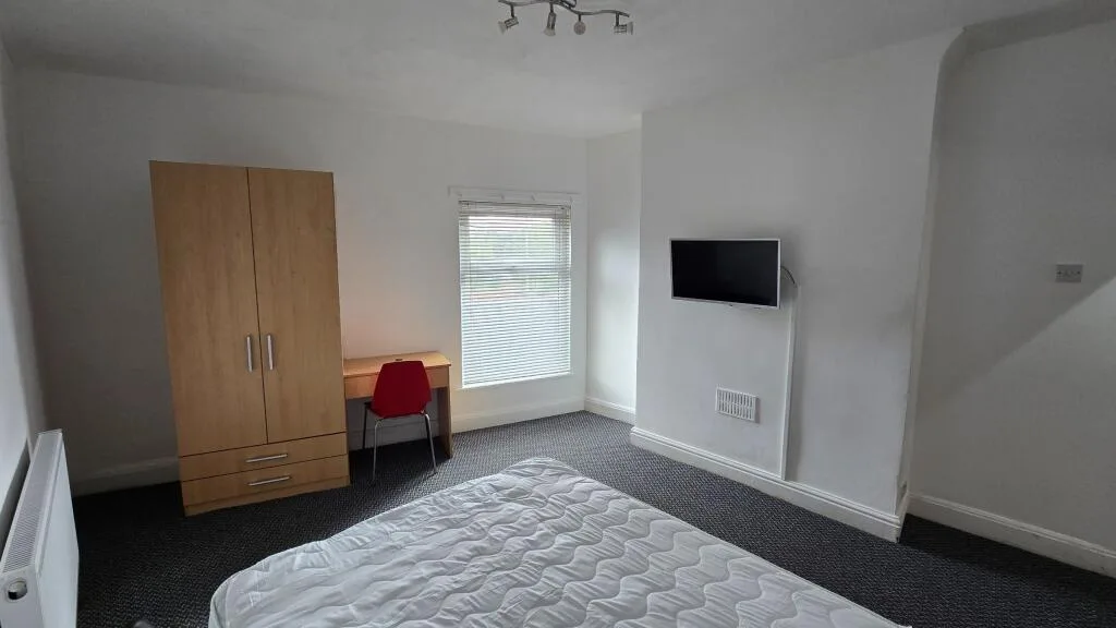 4 bedroom flat for rent
