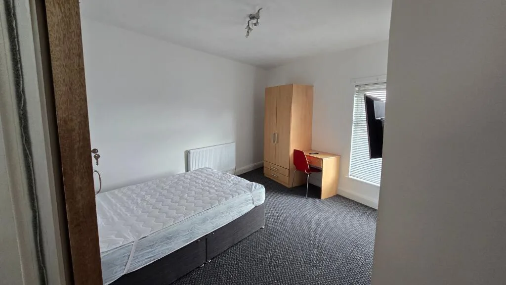 4 bedroom flat for rent