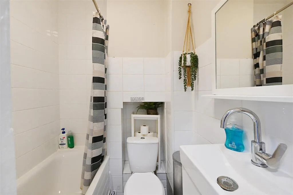 2 bedroom house for rent