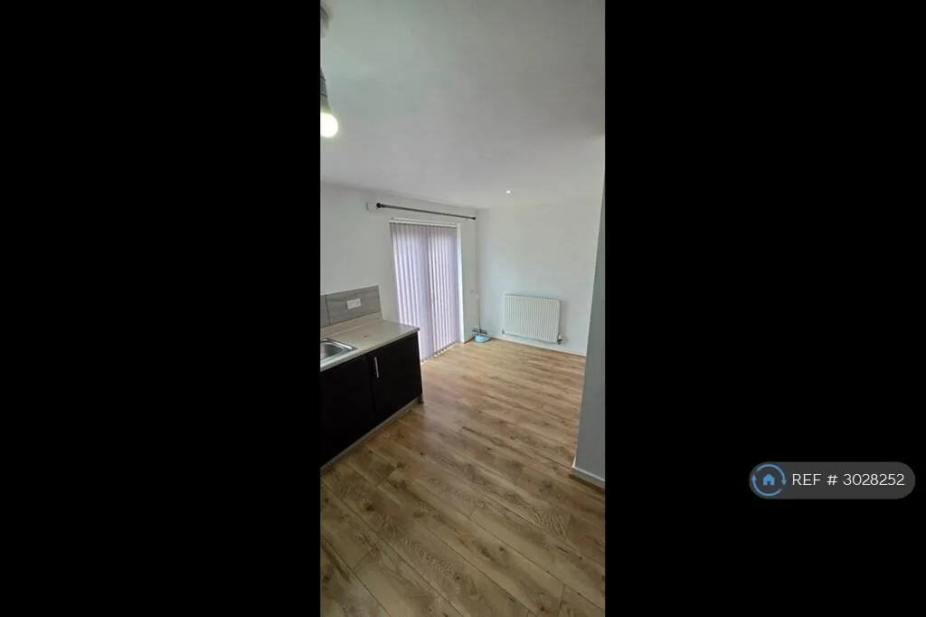 3 bedroom semi-detached house for rent
