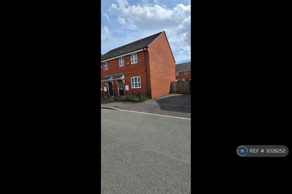 3 bedroom semi-detached house for rent