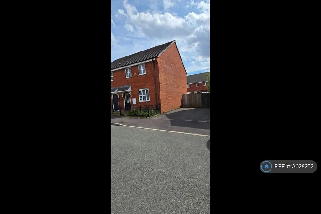 3 bedroom semi-detached house for rent
