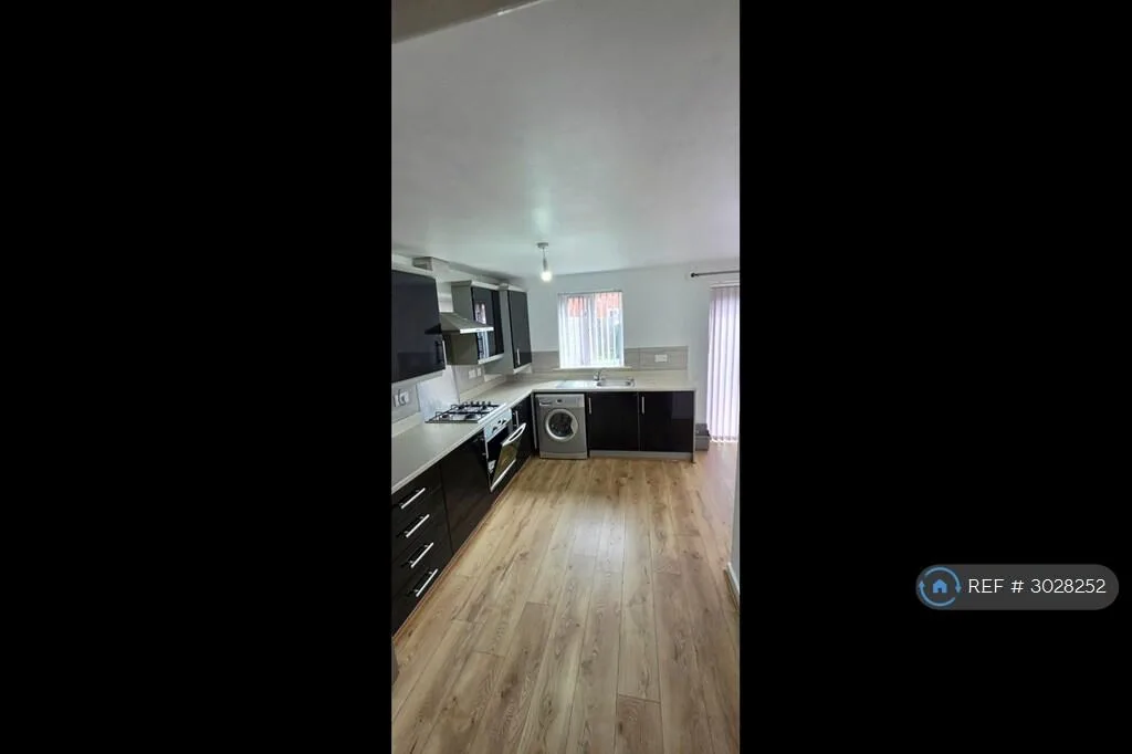 3 bedroom semi-detached house for rent