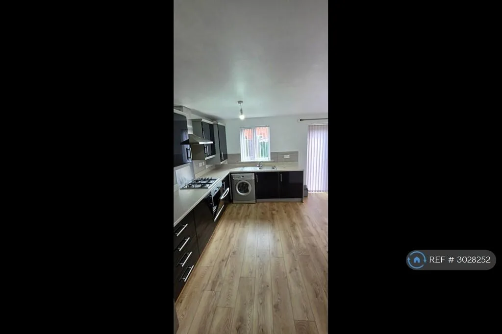 3 bedroom semi-detached house for rent