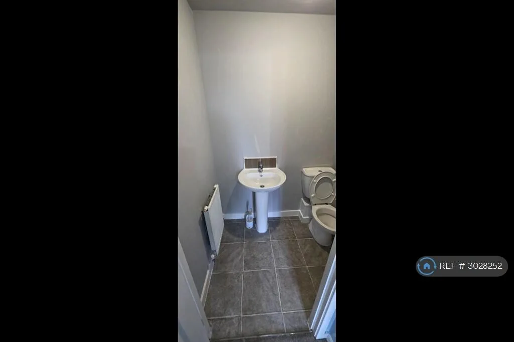 3 bedroom semi-detached house for rent