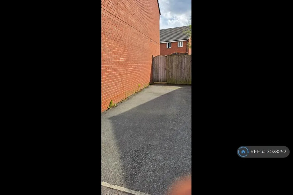 3 bedroom semi-detached house for rent