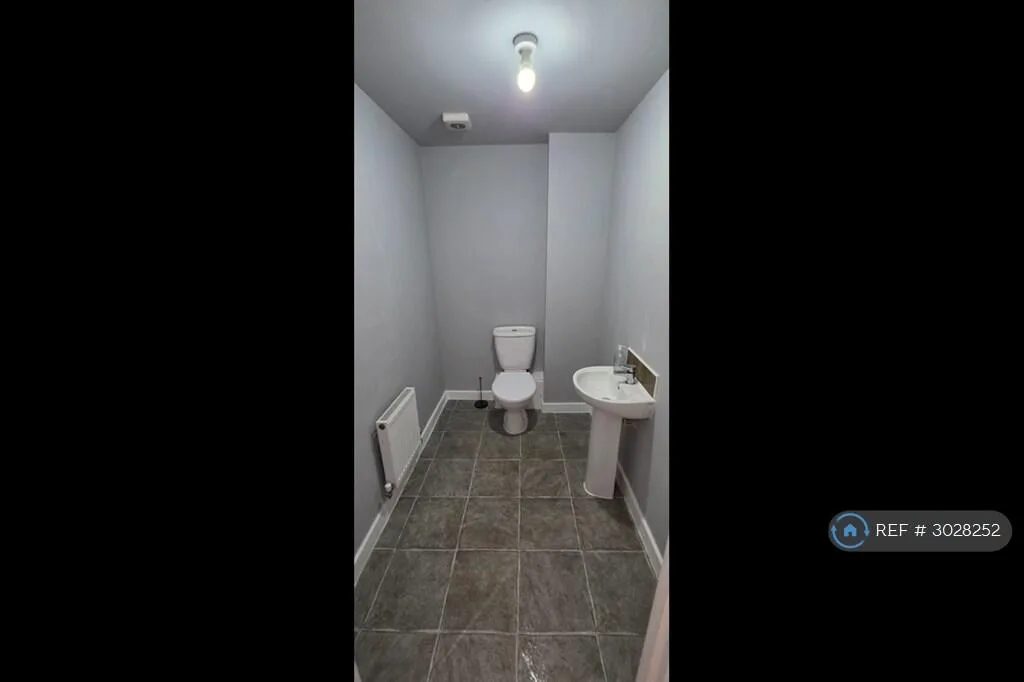 3 bedroom semi-detached house for rent