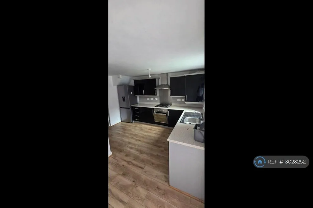 3 bedroom semi-detached house for rent
