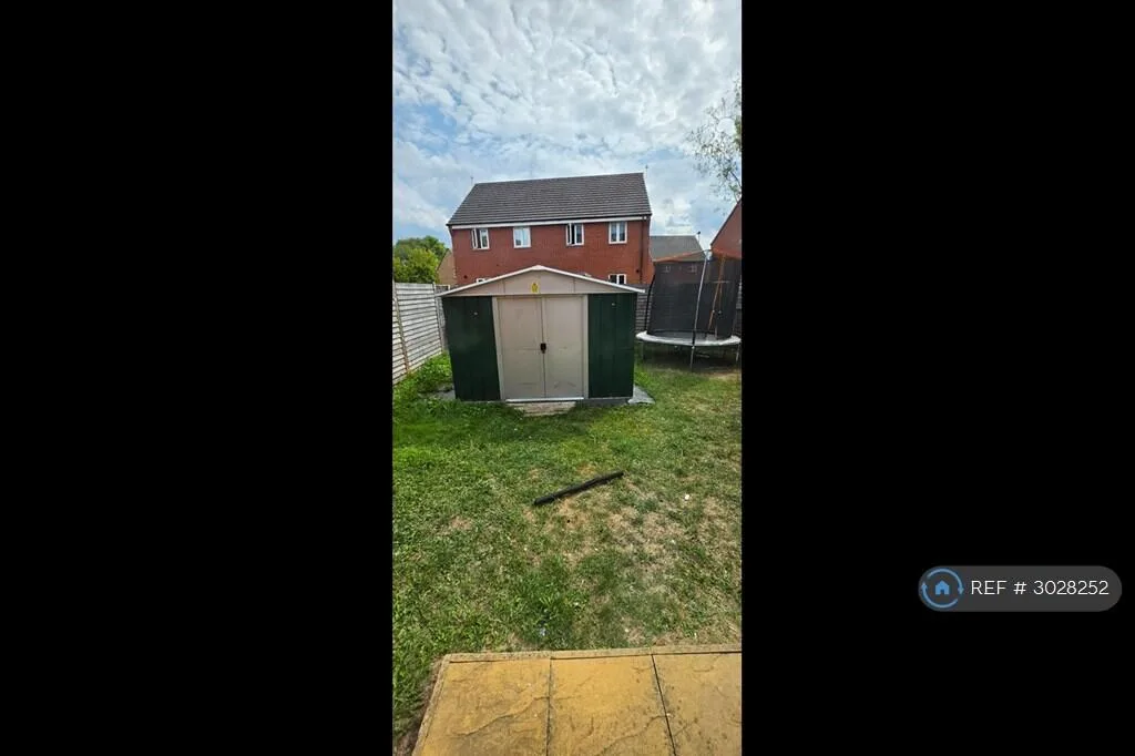 3 bedroom semi-detached house for rent