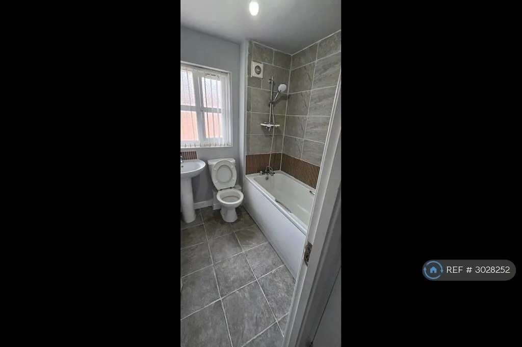 3 bedroom semi-detached house for rent
