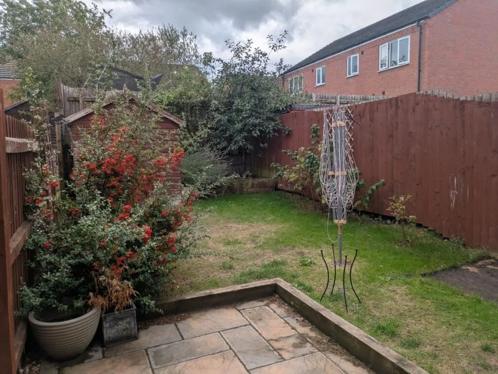 3 bedroom semi-detached house for rent