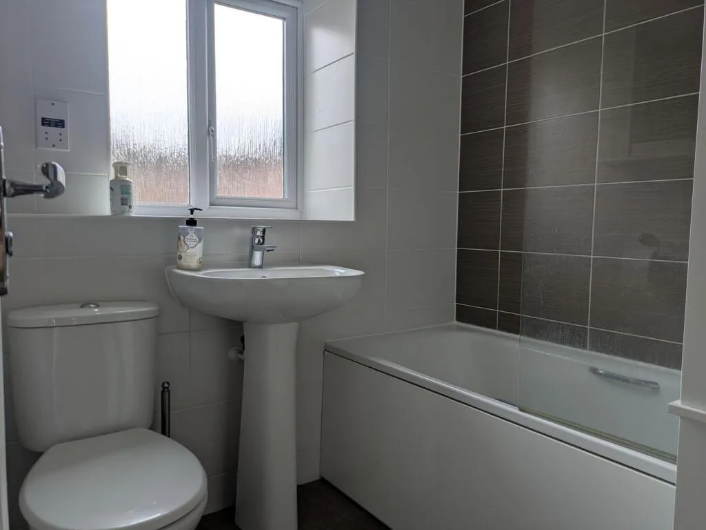 3 bedroom semi-detached house for rent