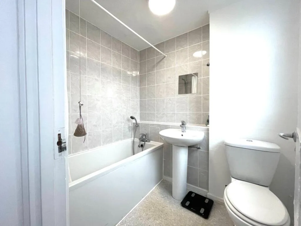 4 bedroom maisonette for rent