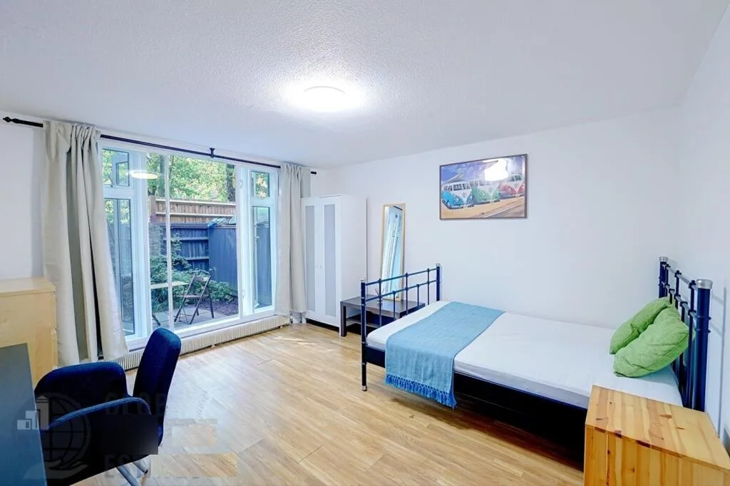 4 bedroom maisonette for rent