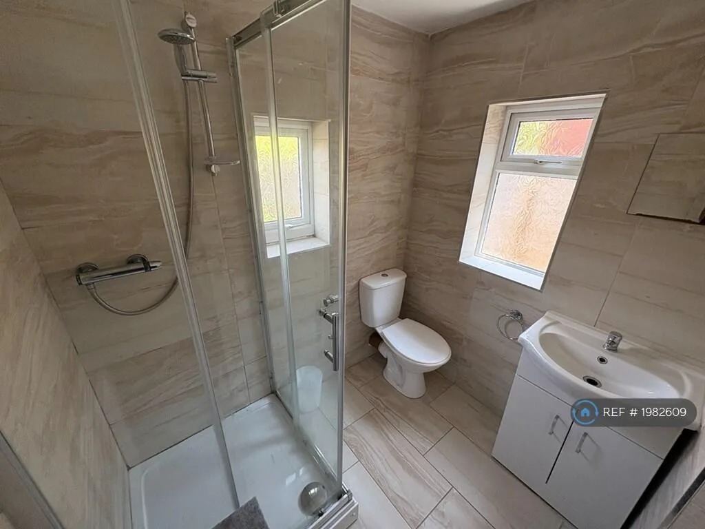 2 bedroom end of terrace house for rent