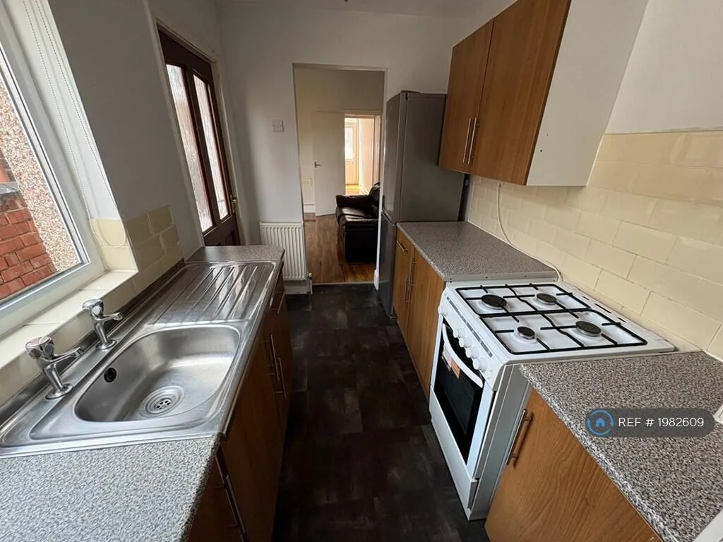 2 bedroom end of terrace house for rent