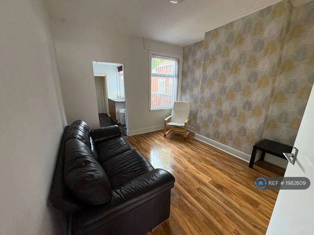 2 bedroom end of terrace house for rent