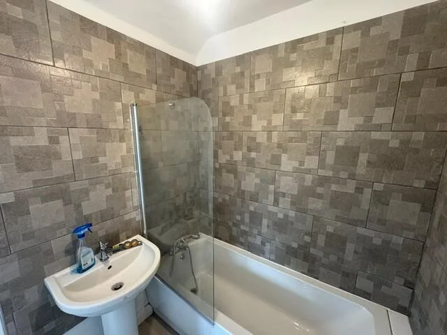 3 bedroom semi-detached house for rent