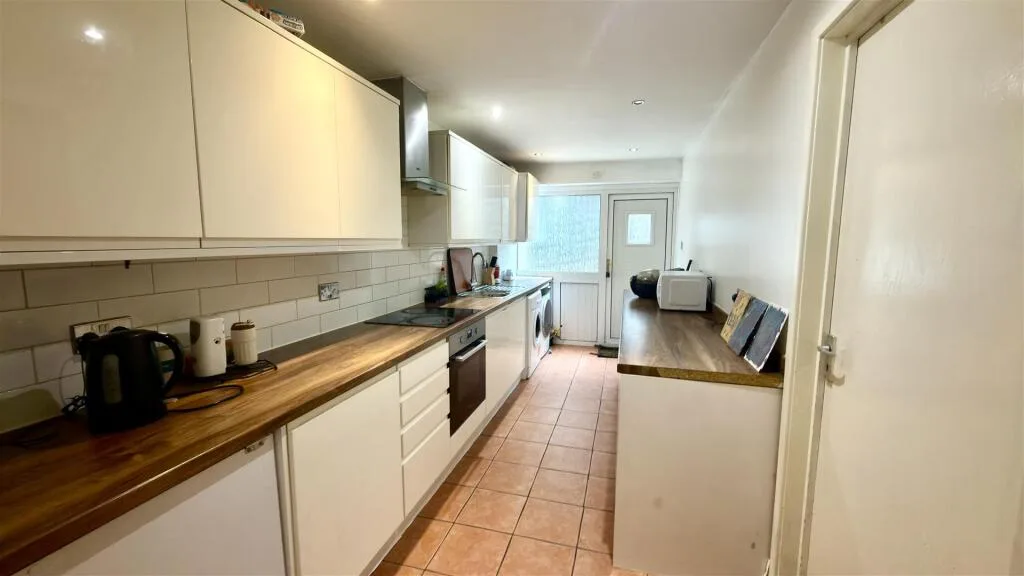 2 bedroom end of terrace house for rent