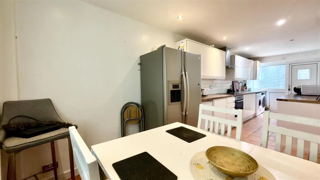 2 bedroom end of terrace house for rent