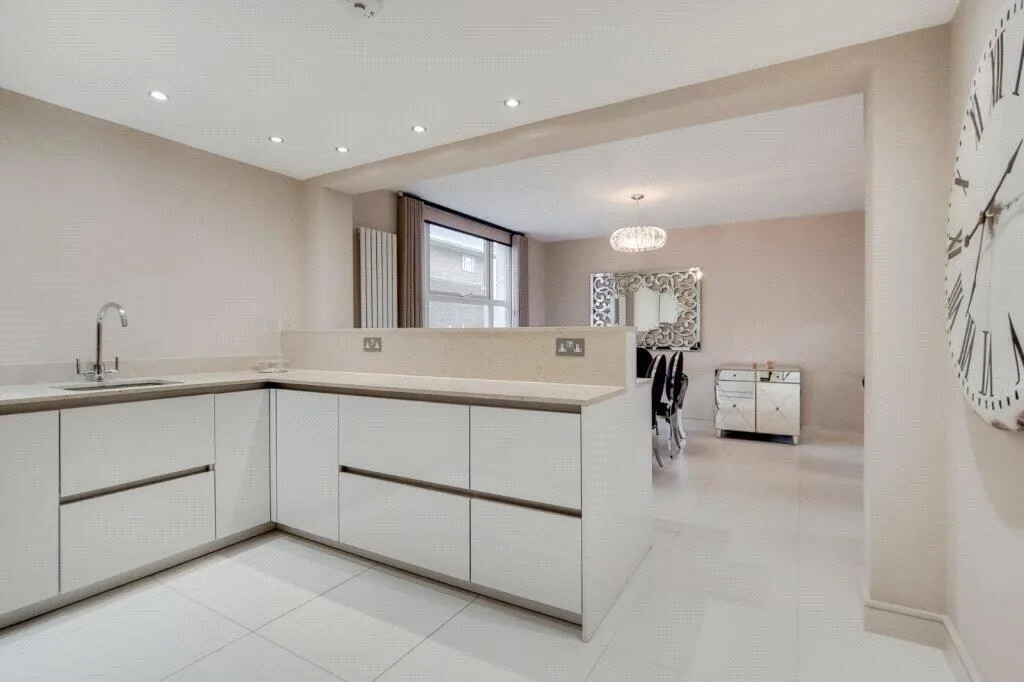 3 bedroom flat for rent