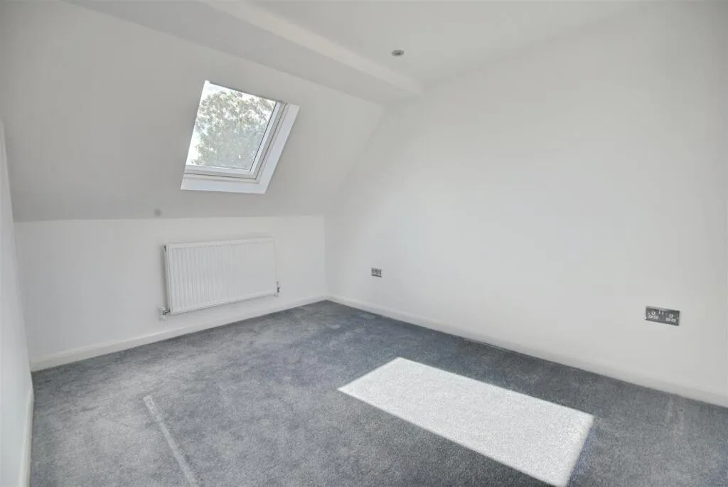 5 bedroom semi-detached house for rent