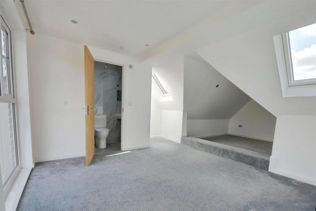 5 bedroom semi-detached house for rent