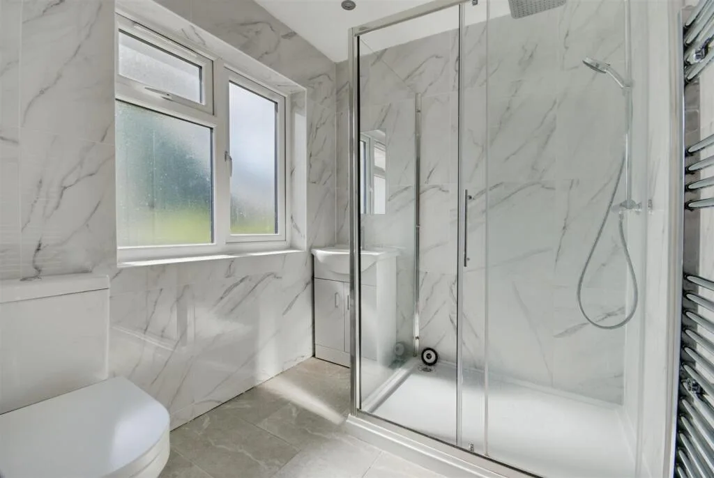 5 bedroom semi-detached house for rent