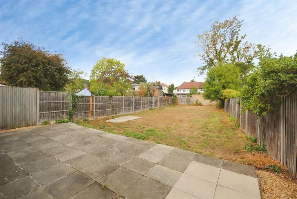 5 bedroom semi-detached house for rent