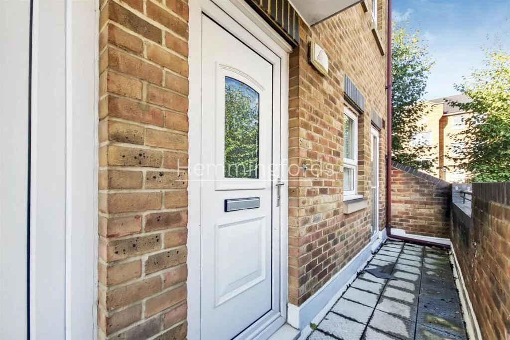 2 bedroom maisonette for rent