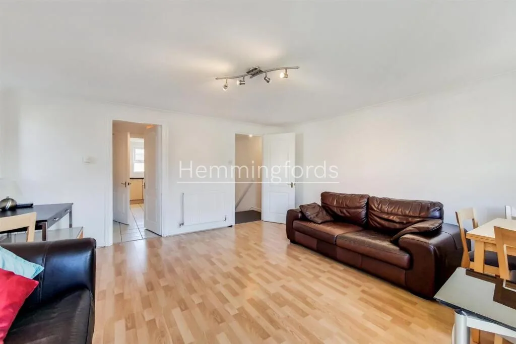 2 bedroom maisonette for rent