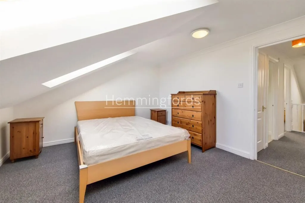 2 bedroom maisonette for rent