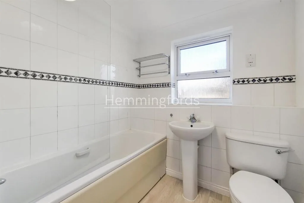 2 bedroom maisonette for rent