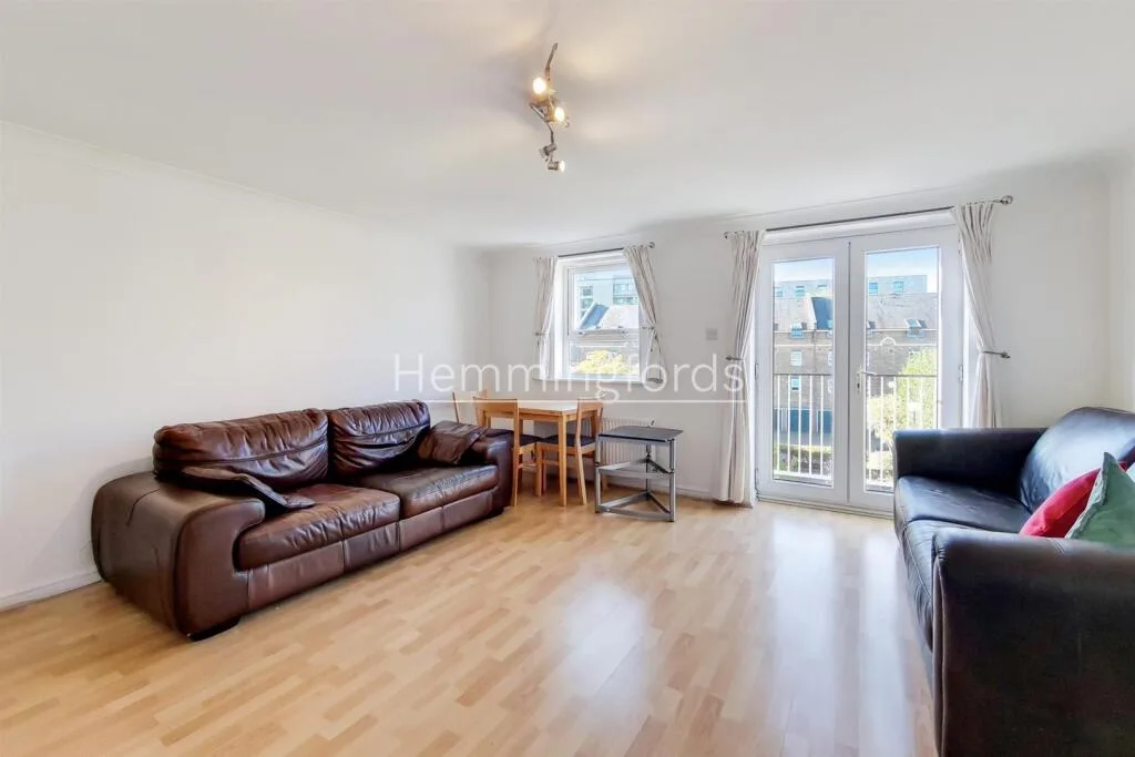 2 bedroom maisonette for rent