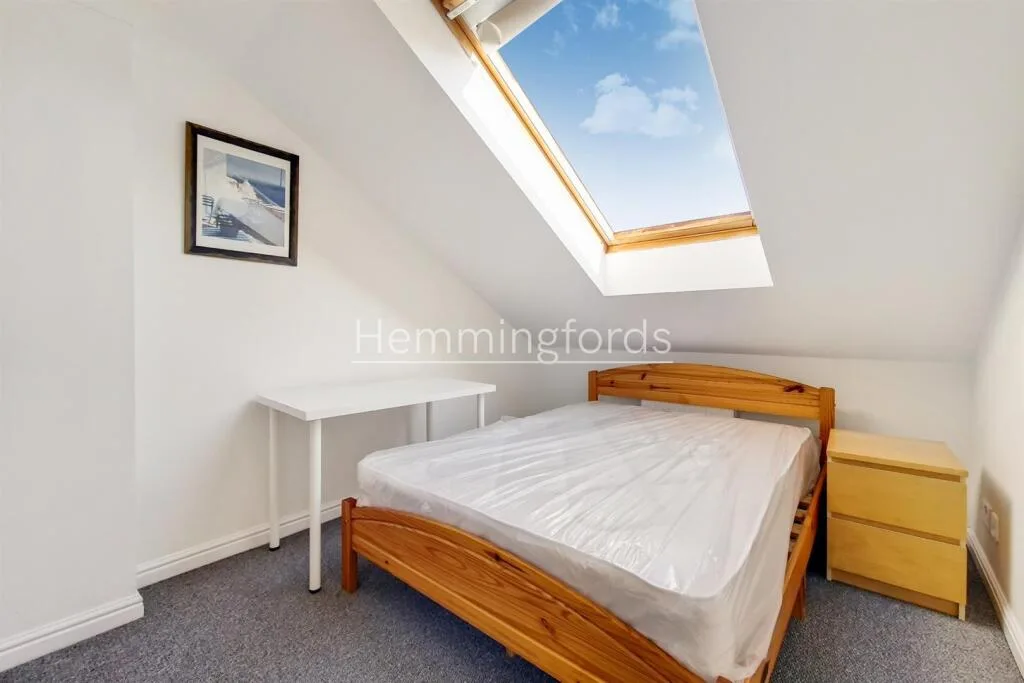 2 bedroom maisonette for rent