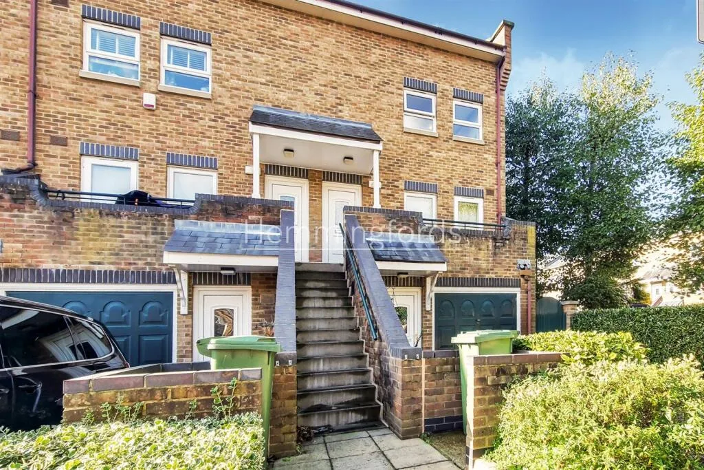 2 bedroom maisonette for rent