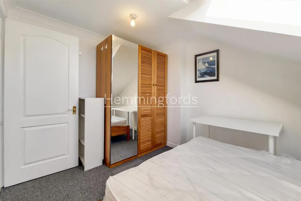 2 bedroom maisonette for rent