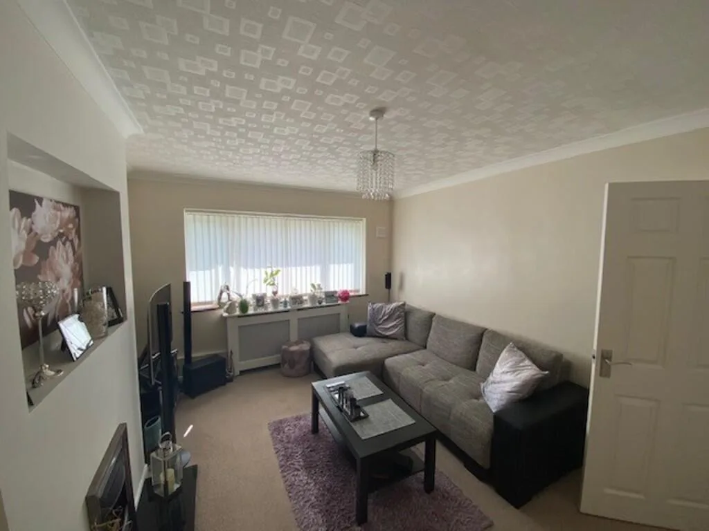 2 bedroom maisonette for rent