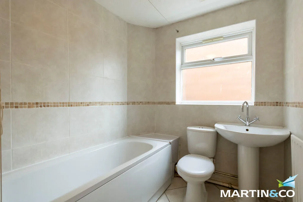 2 bedroom maisonette for rent