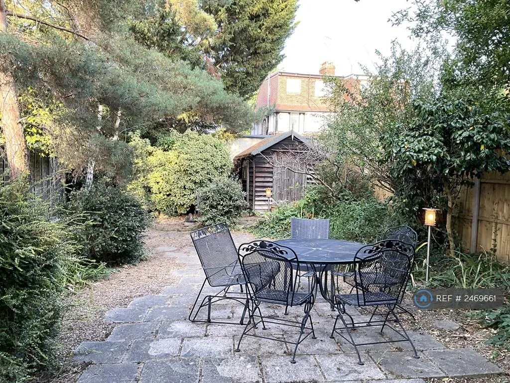 4 bedroom semi-detached house for rent