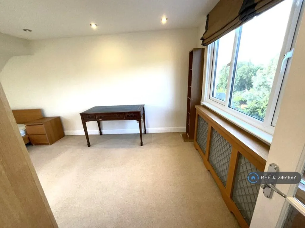 4 bedroom semi-detached house for rent