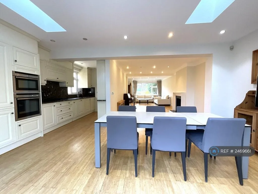 4 bedroom semi-detached house for rent