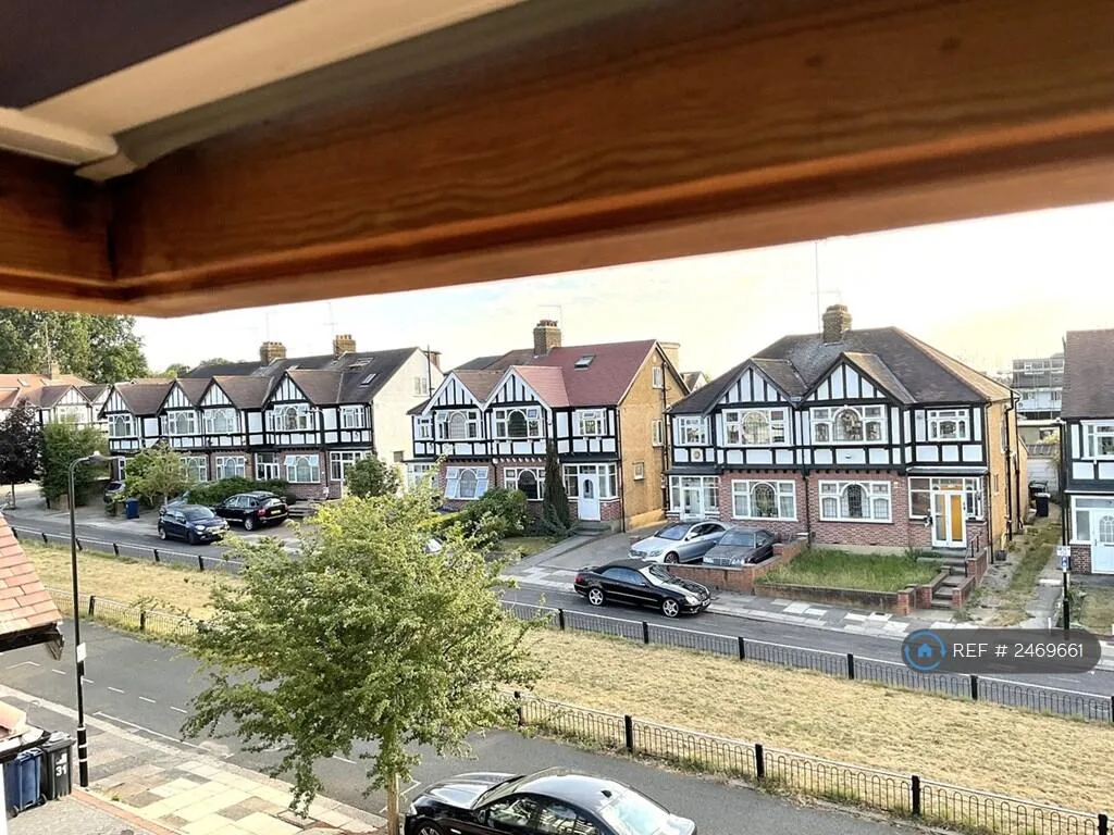 4 bedroom semi-detached house for rent