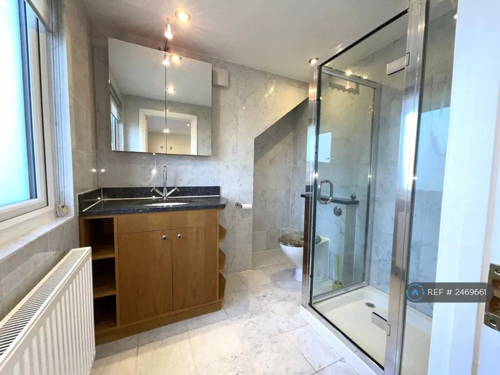 4 bedroom semi-detached house for rent