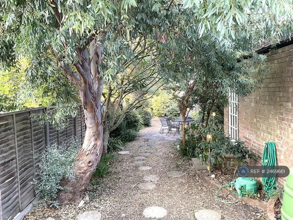 4 bedroom semi-detached house for rent