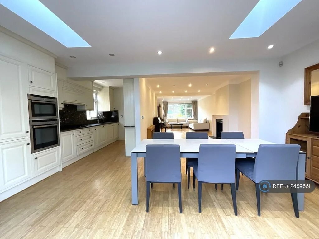 4 bedroom semi-detached house for rent