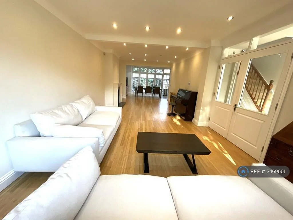4 bedroom semi-detached house for rent